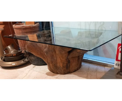 Tavolo vetro con ceppo albero intarsiato
